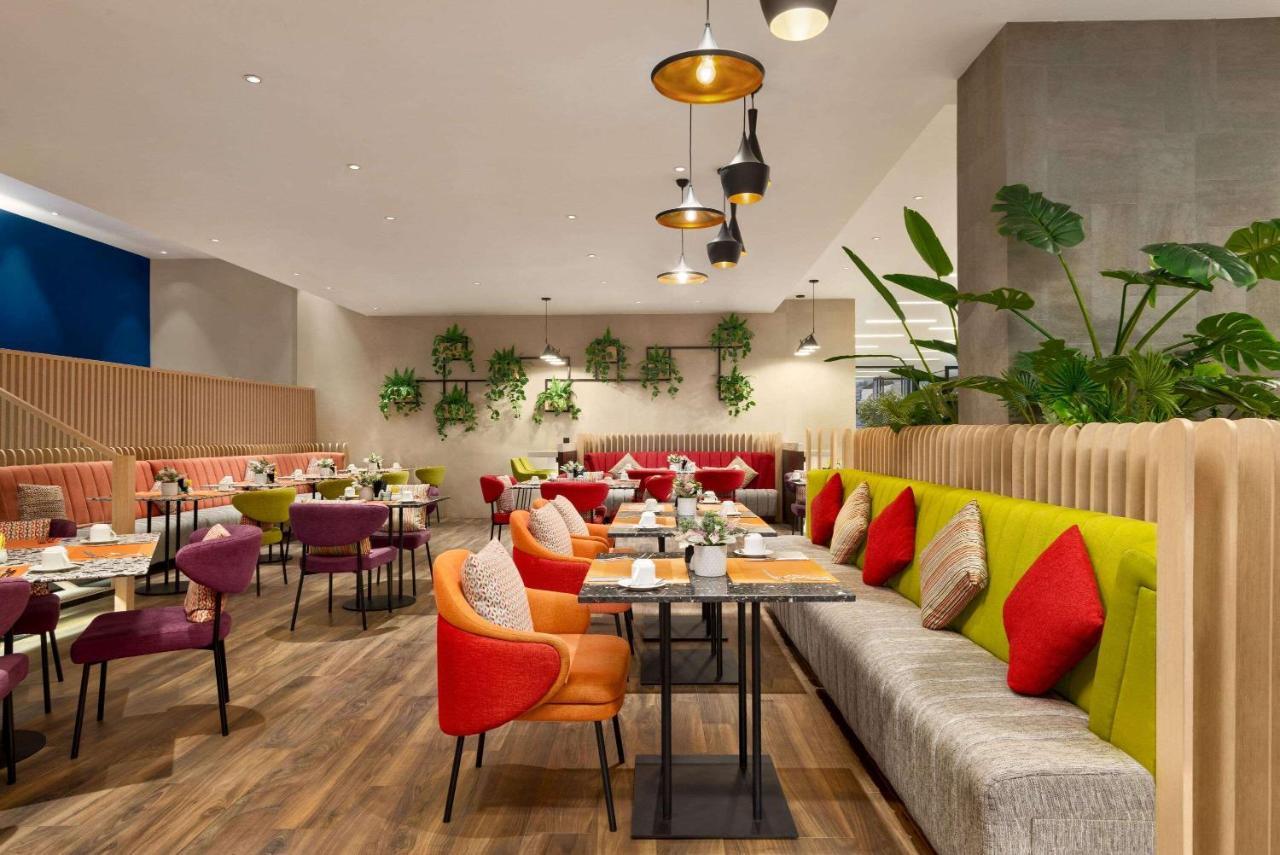La Quinta By Wyndham Dubai Jumeirah Exteriör bild
