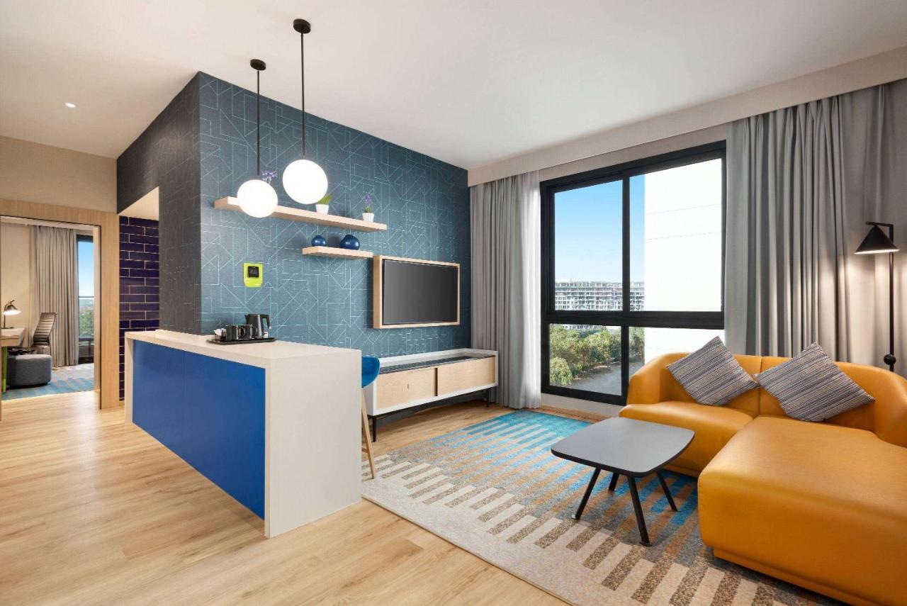 La Quinta By Wyndham Dubai Jumeirah Exteriör bild